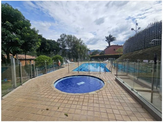 Casa de 3 alcobas en venta en Loma Del Chocho, Medellín, 240 m² · foto 16 de 17