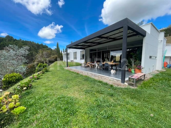 Casa de 3 alcobas en arriendo en La Mosquita, Guarne, 236 m² · foto 17 de 18