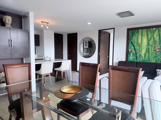 Apartamento de 2 alcobas en arriendo en El Poblado, Medellín, 116 m² · foto 2 de 18