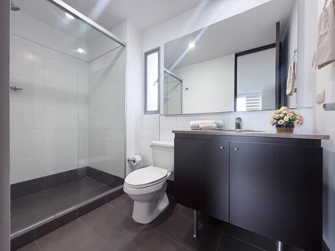 Apartamento de 2 alcobas en arriendo en El Poblado, Medellín, 116 m² · foto 15 de 18