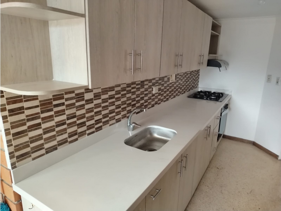 Apartamento en arriendo en La Castellana, Medellín · foto 2 de 16