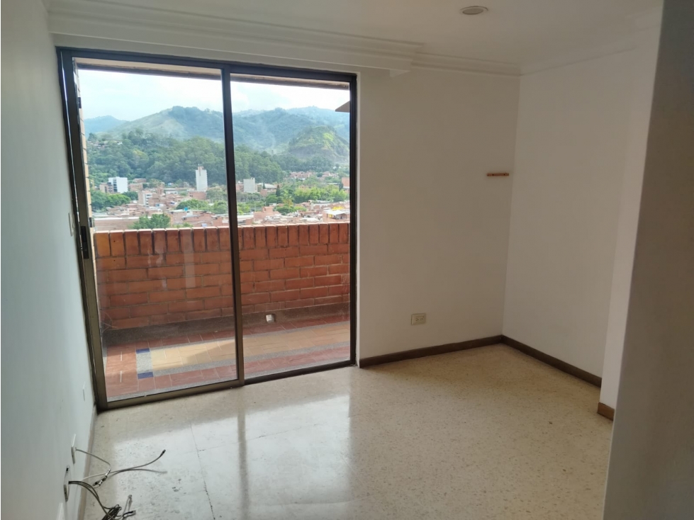 Apartamento en arriendo en La Castellana, Medellín · foto 3 de 16