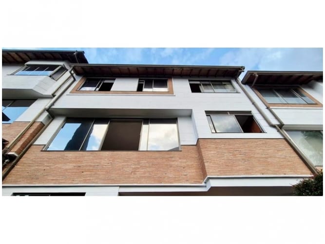 Casa de 3 alcobas en venta en Obrero, Envigado, 164 m² · foto 2 de 17