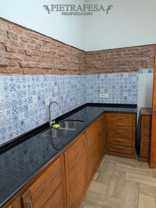 Gran casa en alquiler, 4 dormitorios, 2 baños, patio con parrillero, cochera. La Blanqueada. · Foto 4