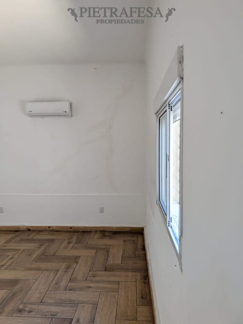 Gran casa en alquiler, 4 dormitorios, 2 baños, patio con parrillero, cochera. La Blanqueada. · Foto 8