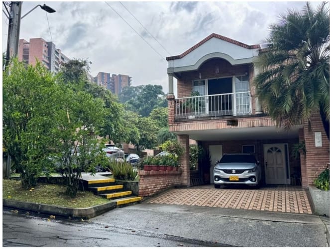 Casa de 3 alcobas en venta en Cerros De Guadalcanal, Envigado, 163 m² · foto 1 de 24