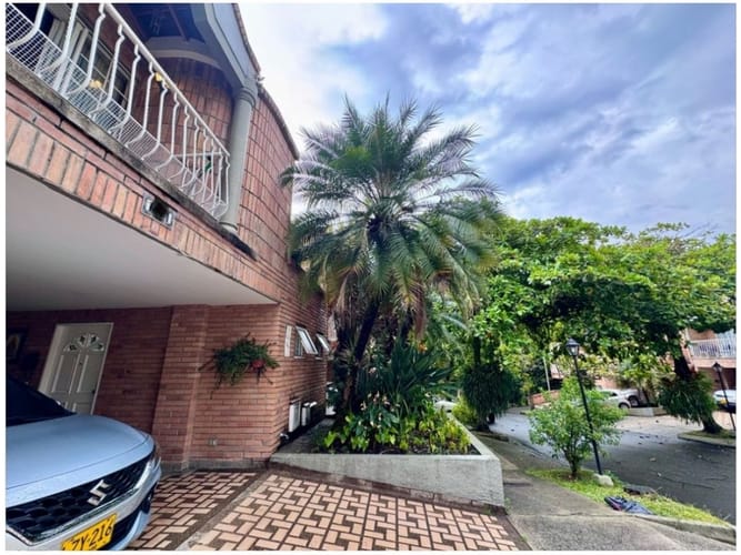 Casa de 3 alcobas en venta en Cerros De Guadalcanal, Envigado, 163 m² · foto 3 de 24