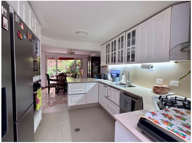 Casa de 3 alcobas en venta en Cerros De Guadalcanal, Envigado, 163 m² · foto 13 de 24