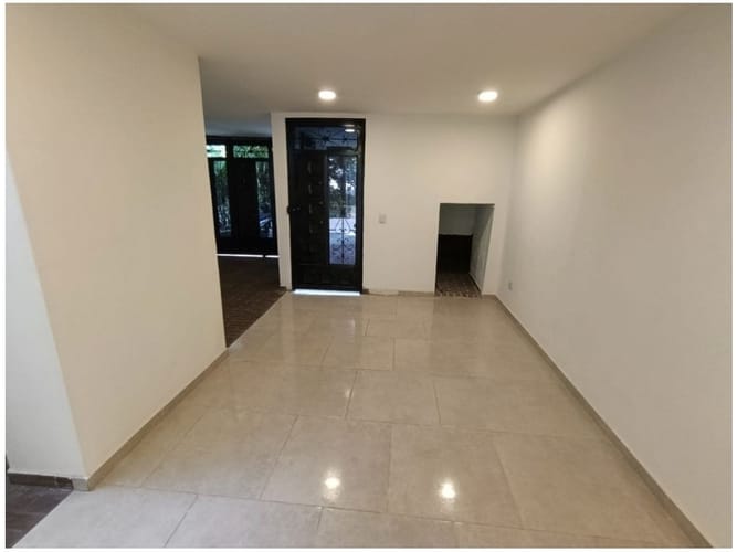 Casa de 3 alcobas en venta en Estadio, Medellín, 123 m² · foto 2 de 24