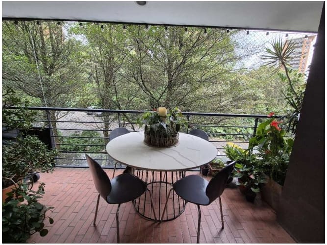 Apartamento de 3 alcobas en venta en Los Naranjos, Medellín, 136 m² · foto 3 de 20