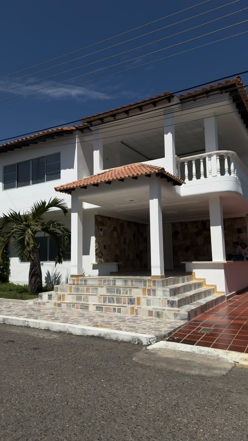 Casa de 6 alcobas en venta en Colinas De Vista Hermosa, Villa del Rosario, 600 m² · foto 3 de 15