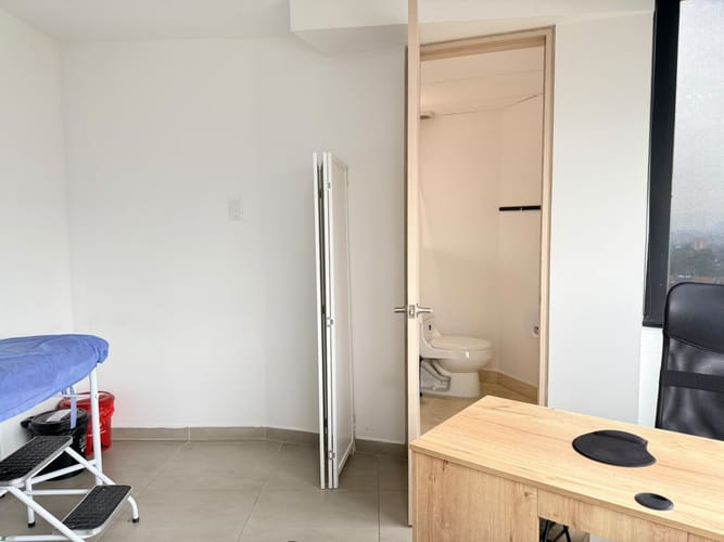 Consultorio en venta en El Poblado, Medellín, 205 m² · foto 17 de 20
