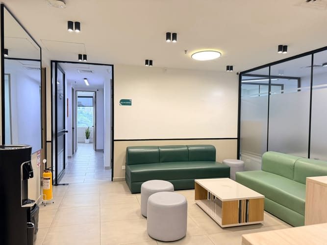 Consultorio en venta en El Poblado, Medellín, 205 m² · foto 2 de 20