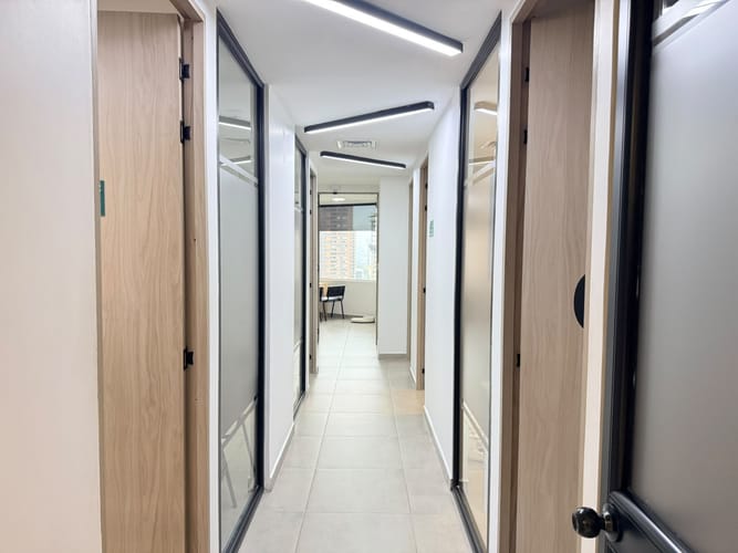Consultorio en venta en El Poblado, Medellín, 205 m² · foto 14 de 20