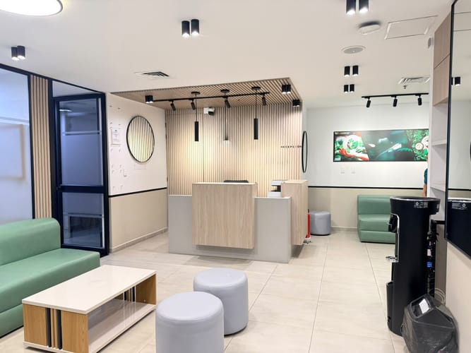 Consultorio en venta en El Poblado, Medellín, 205 m² · foto 3 de 20