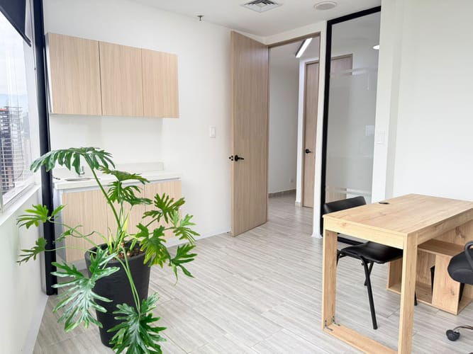 Consultorio en venta en El Poblado, Medellín, 205 m² · foto 18 de 20