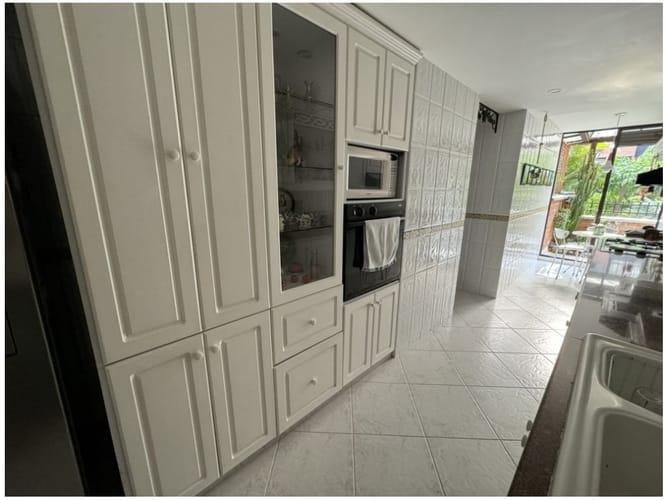 Apartamento de 4 alcobas en venta en El Poblado, Medellín, 188 m² · foto 23 de 24