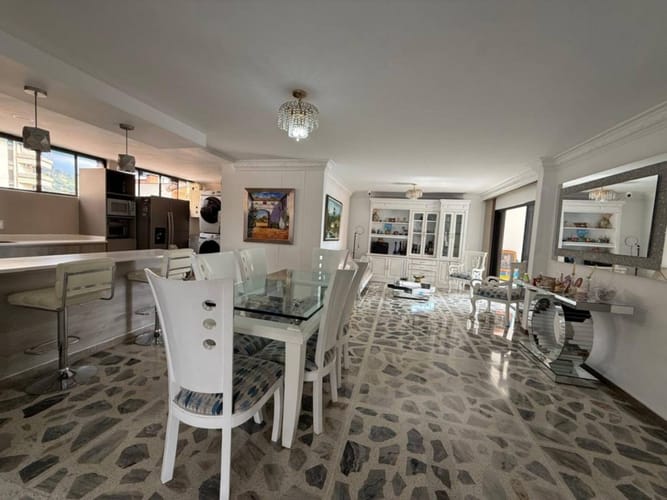 Apartamento de 3 alcobas en venta en Cabecera Del Llano, Bucaramanga, 214 m² · foto 2 de 24
