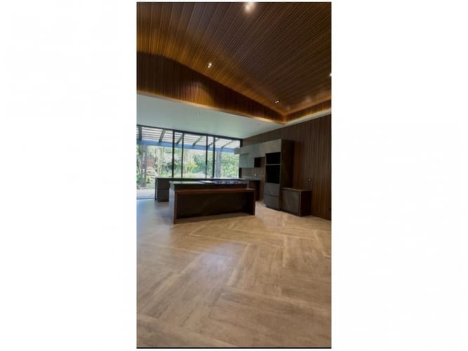Casa de 4 alcobas en venta en Llano Grande, Rionegro, 525 m² · foto 2 de 14