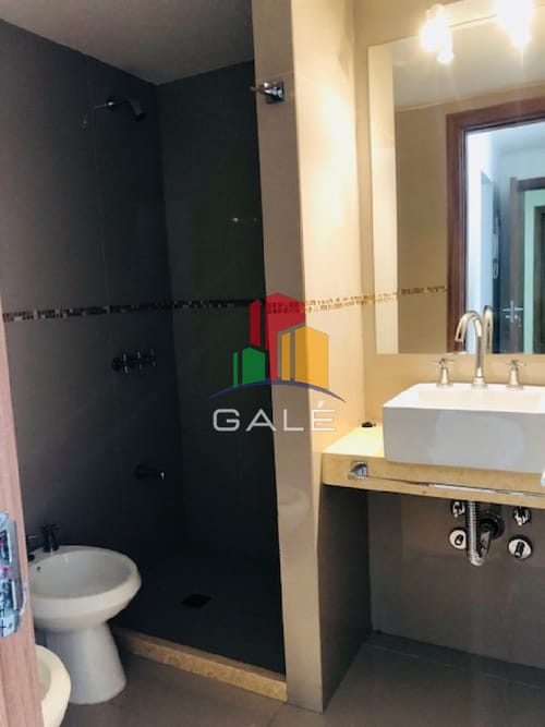 Penthouse - En Alquiler 2 dor, 2 baños, con amplia terraza con vista al bosque. · Foto 4