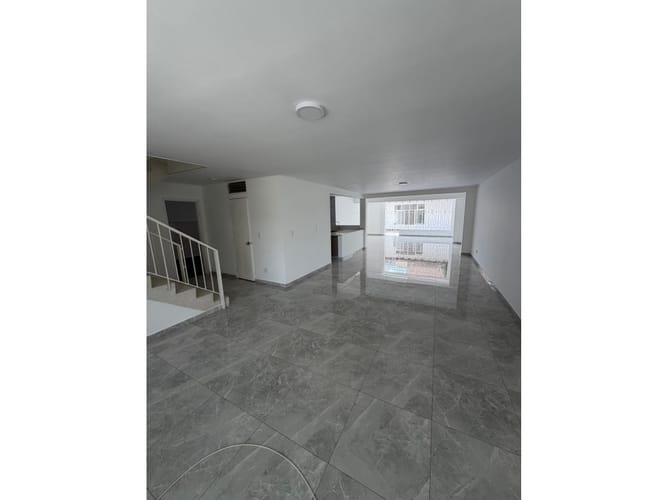 Casa de 6 alcobas en venta en Evaristo Garcia, Cali, 305 m² · foto 3 de 24