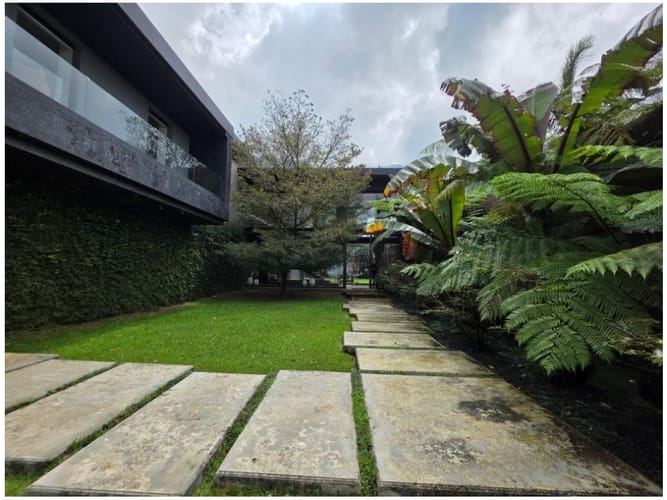 Casa de 4 alcobas en venta en El Poblado, Medellín, 366 m² · foto 2 de 24