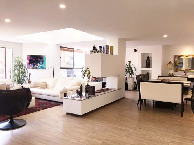 Apartamento de 4 alcobas en venta en Santa Barbara, Bogotá, 255 m² · foto 2 de 15