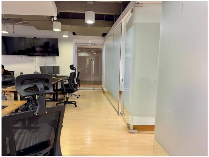 Oficina en venta en El Poblado, Medellín, 119 m² · foto 18 de 21