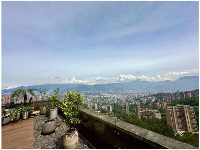 Apartamento de 3 alcobas en venta en El Poblado, Medellín, 531 m² · foto 3 de 24