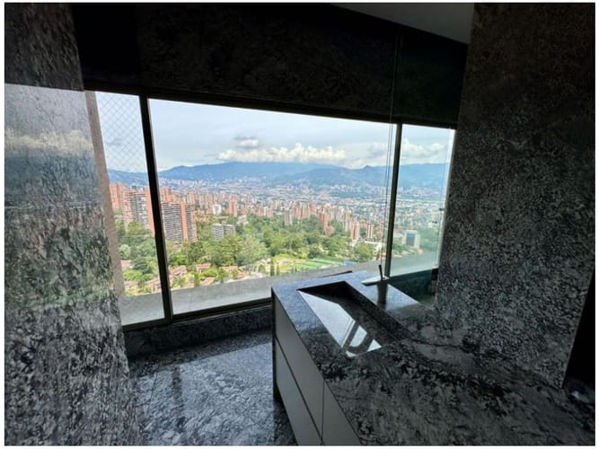 Apartamento de 3 alcobas en venta en El Poblado, Medellín, 531 m² · foto 19 de 24