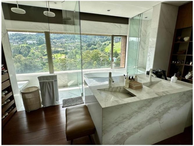 Apartamento de 3 alcobas en venta en El Poblado, Medellín, 531 m² · foto 23 de 24