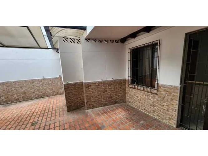 Casa de 5 alcobas en arriendo en El Velodromo, Medellín, 250 m² · foto 3 de 24