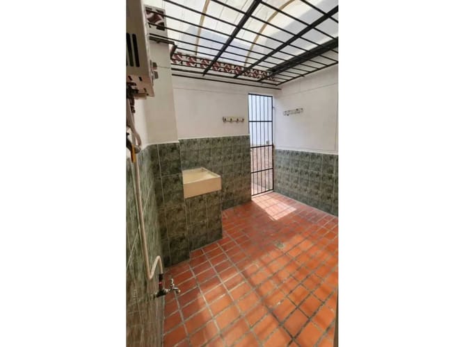 Casa de 5 alcobas en arriendo en El Velodromo, Medellín, 250 m² · foto 5 de 24