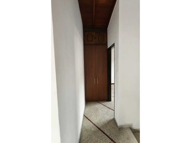 Casa de 5 alcobas en arriendo en El Velodromo, Medellín, 250 m² · foto 10 de 24