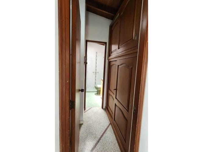 Casa de 5 alcobas en arriendo en El Velodromo, Medellín, 250 m² · foto 11 de 24