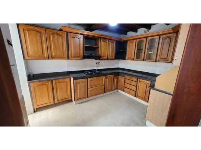 Casa de 5 alcobas en arriendo en El Velodromo, Medellín, 250 m² · foto 13 de 24