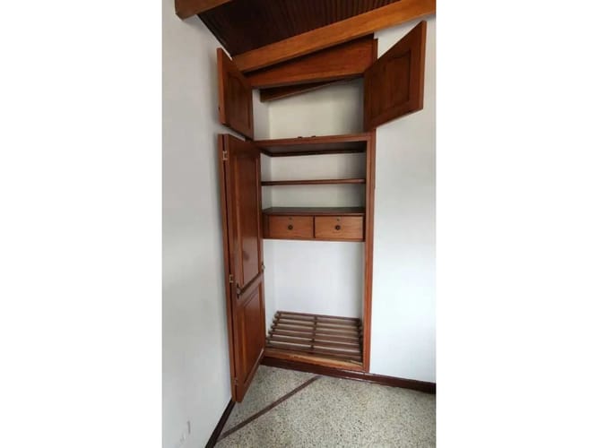Casa de 5 alcobas en arriendo en El Velodromo, Medellín, 250 m² · foto 15 de 24