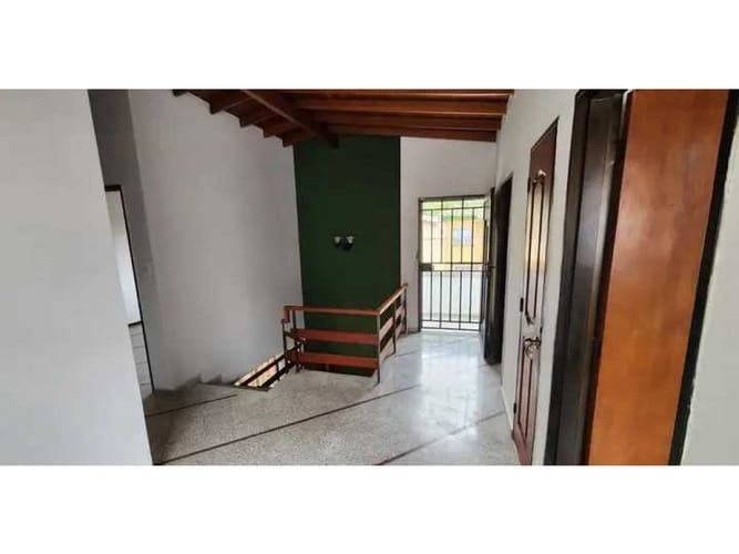 Casa de 5 alcobas en arriendo en El Velodromo, Medellín, 250 m² · foto 16 de 24
