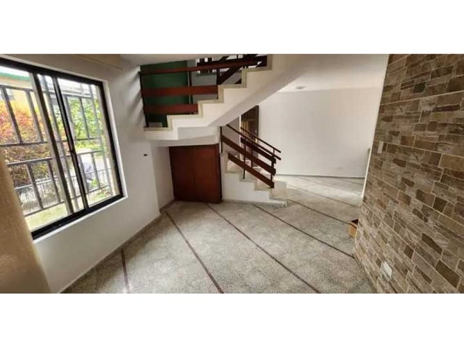 Casa de 5 alcobas en arriendo en El Velodromo, Medellín, 250 m² · foto 17 de 24