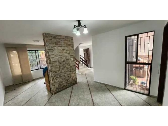 Casa de 5 alcobas en arriendo en El Velodromo, Medellín, 250 m² · foto 18 de 24