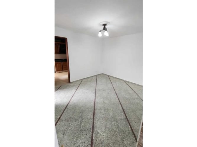 Casa de 5 alcobas en arriendo en El Velodromo, Medellín, 250 m² · foto 19 de 24