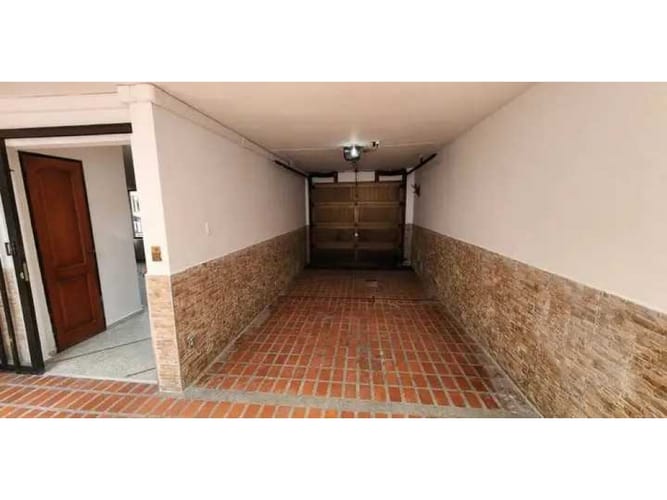 Casa de 5 alcobas en arriendo en El Velodromo, Medellín, 250 m² · foto 22 de 24