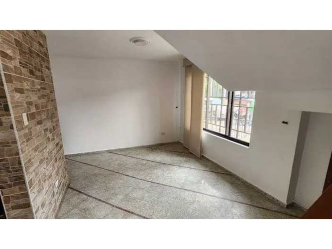 Casa de 5 alcobas en arriendo en El Velodromo, Medellín, 250 m² · foto 23 de 24