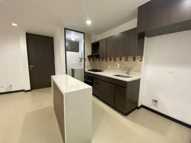 Apartamento de 2 alcobas en arriendo en Altos Del Poblado, Medellín, 67 m² · foto 10 de 15