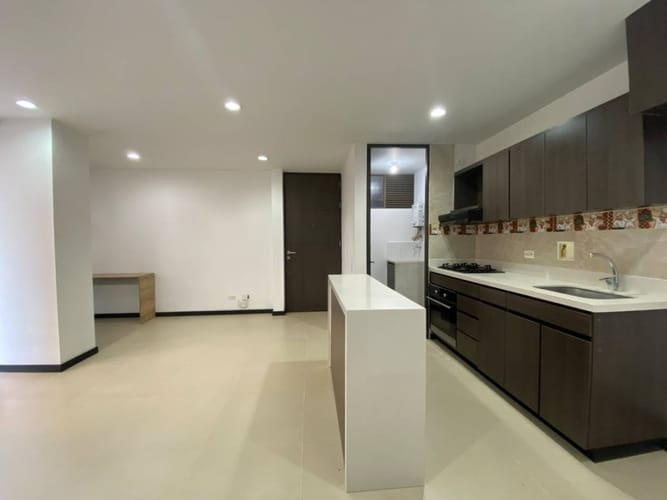 Apartamento de 2 alcobas en arriendo en Altos Del Poblado, Medellín, 67 m² · foto 11 de 15