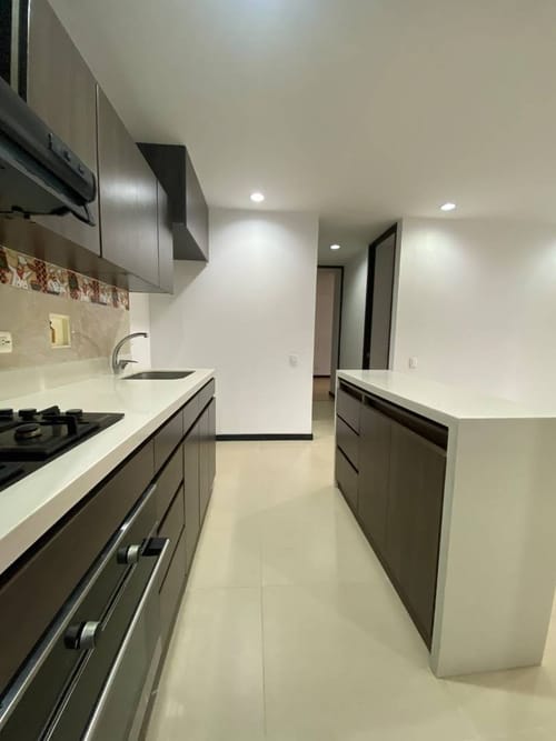 Apartamento de 2 alcobas en arriendo en Altos Del Poblado, Medellín, 67 m² · foto 12 de 15