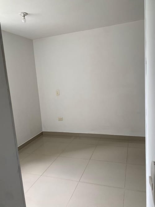 Apartamento de 3 alcobas en venta en Picaleña Y Mirolindo, Ibagué, 62 m² · foto 2 de 9