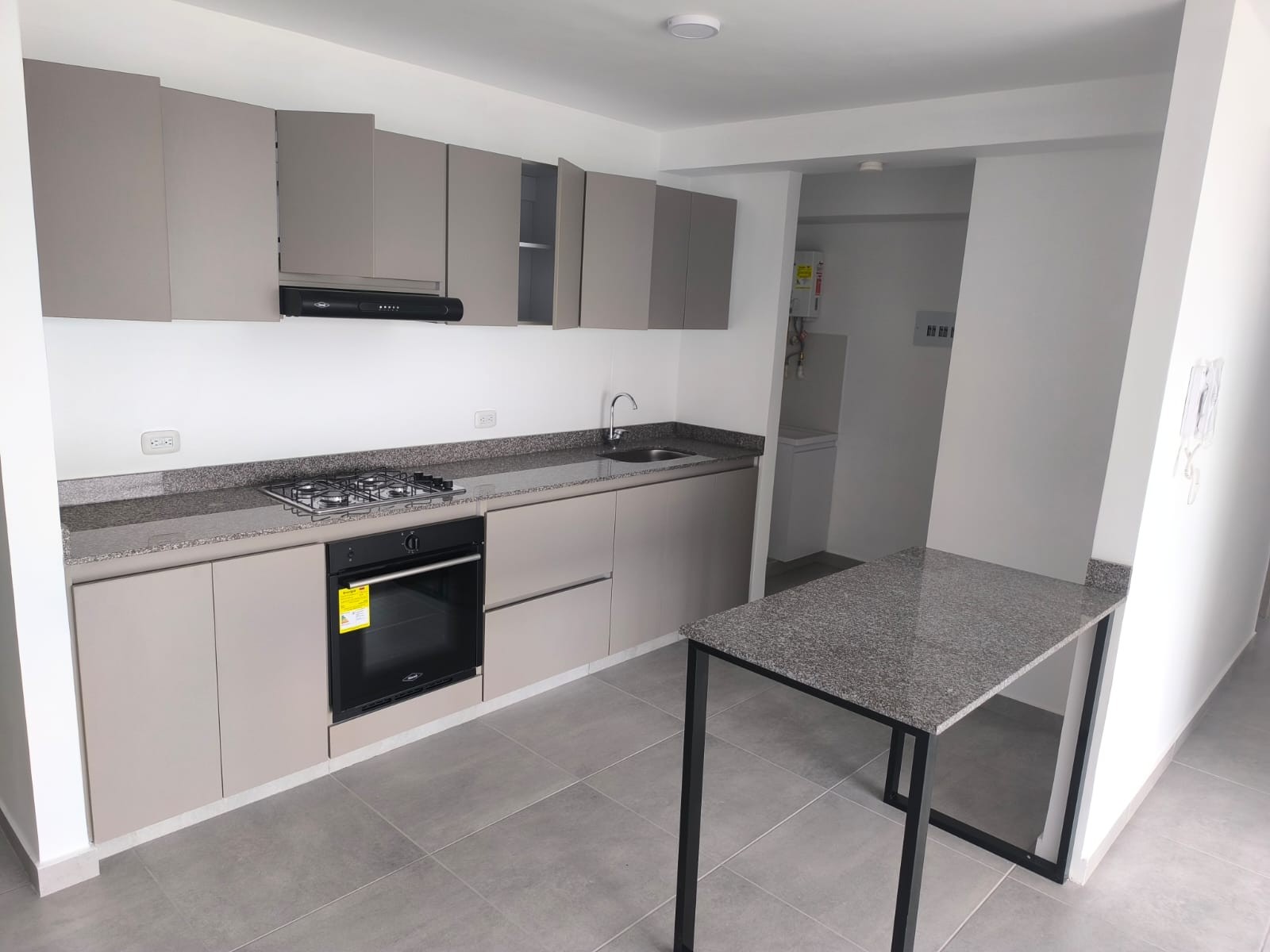 Apartamento en arriendo en Cn. Parque 93 Et. Iii, Ibagué · foto 2 de 17