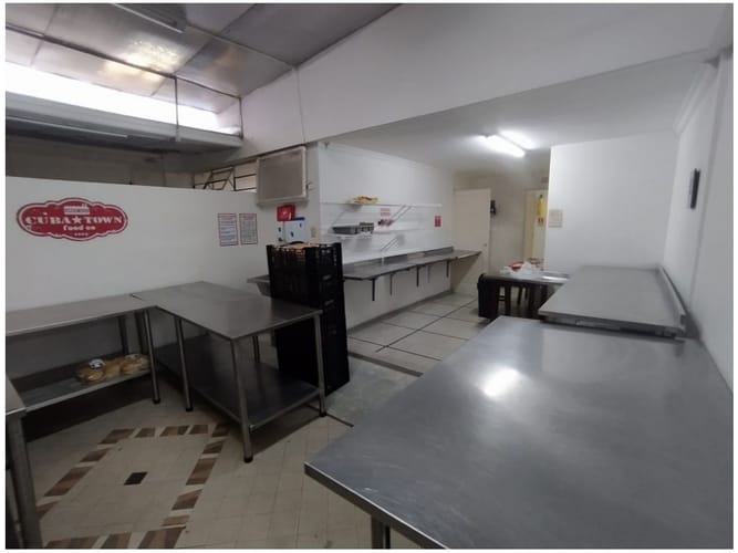 Casa de 5 alcobas en venta en Estadio, Medellín, 182 m² · foto 12 de 24
