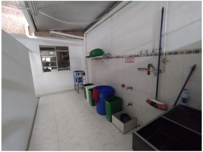Casa de 5 alcobas en venta en Estadio, Medellín, 182 m² · foto 21 de 24